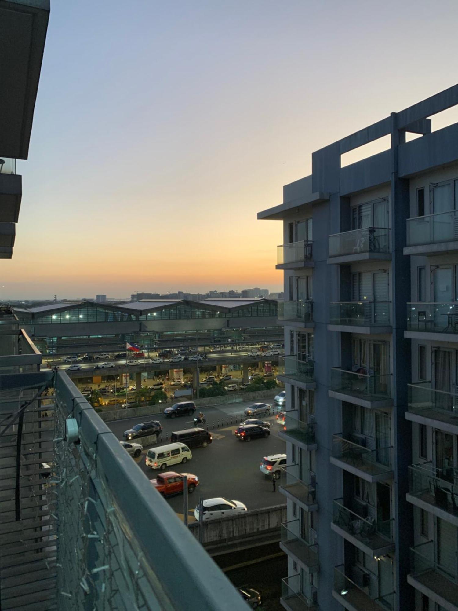 One Palm Tree Villas Condominium - Studio 10Th-O Fl With Balcony - Across Terminal 3 Airport Manila Kültér fotó
